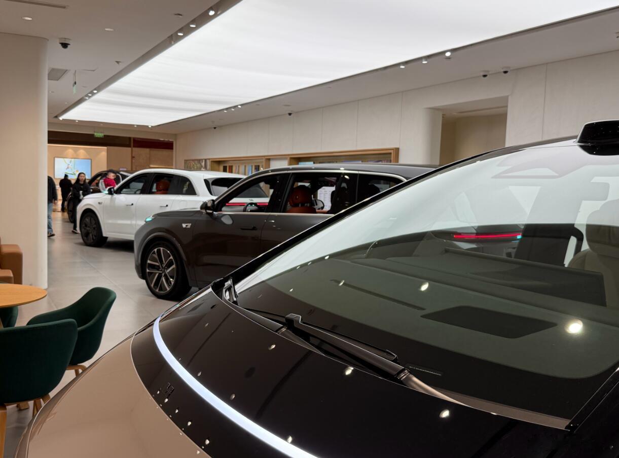 要关闭的这100家门店，都是效益不怎么样的，甚至也包括一二线城市核心商圈里的门店