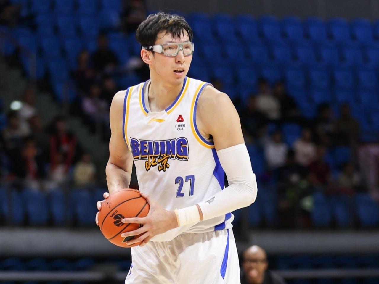 CBA最新消息：据《体坛周报》记者邵化谦发文：中国男篮的亚运会大名单出炉了，我最