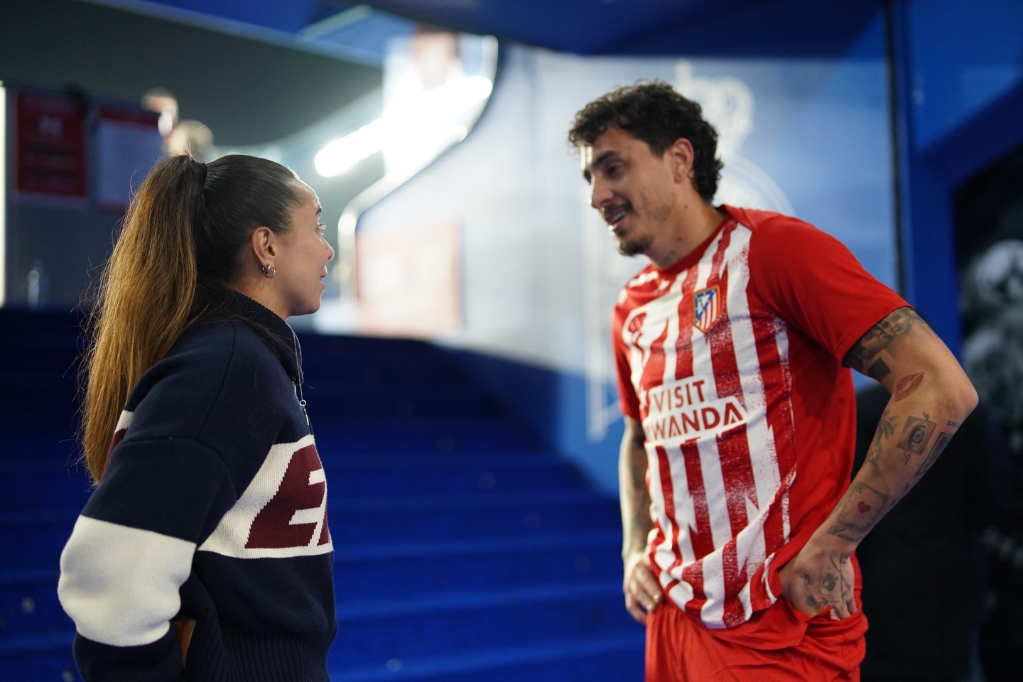 西班牙国王杯，拉科鲁尼亚男足0比1惜败马竞的比赛，拉科女足球员皮萨罗也来到了现场