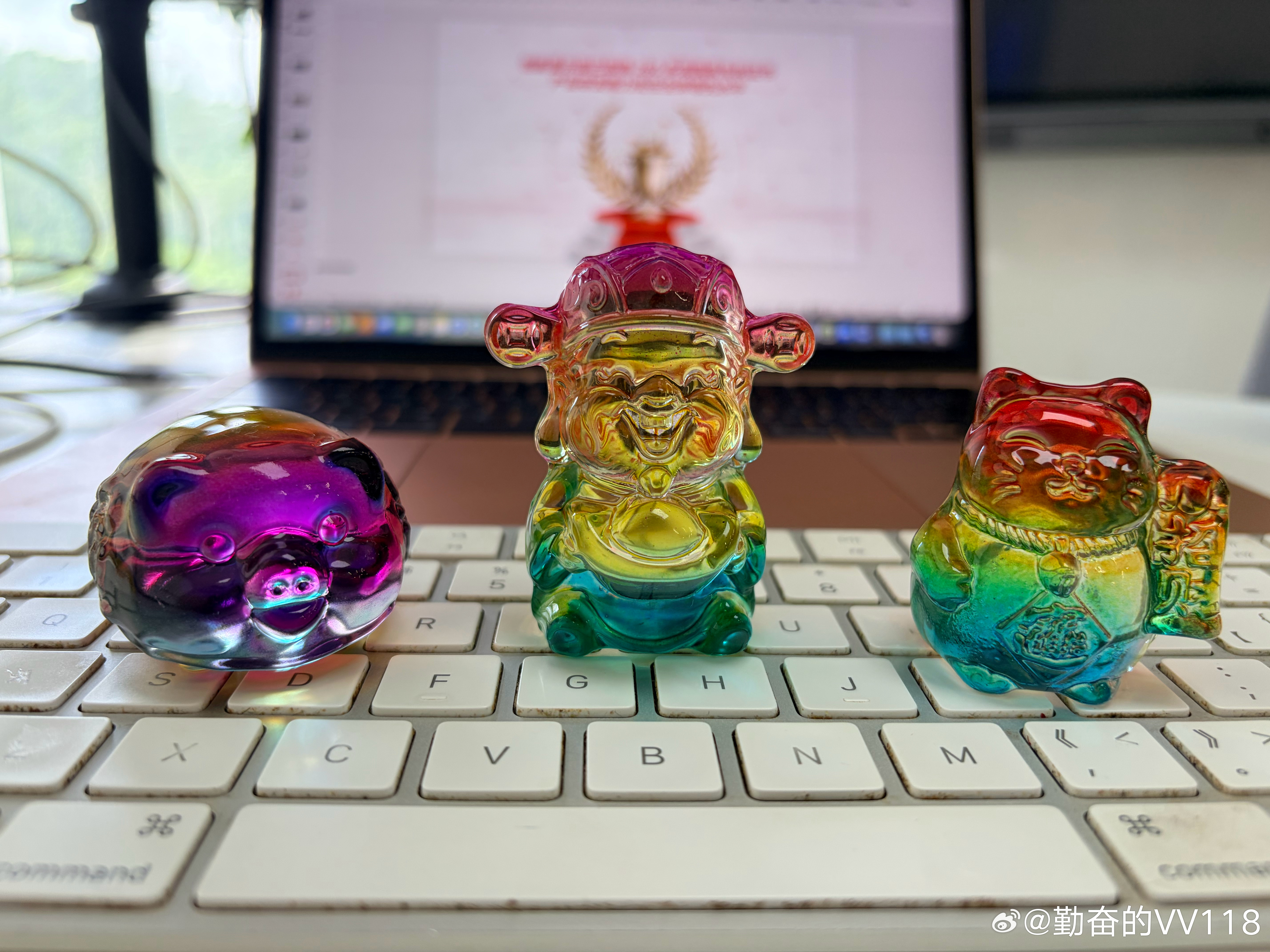 今天有台风。还是来公司加班。我十点到的时候专家杨已经到了。午休的时候高老板也来了
