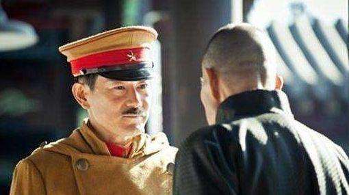 1928年，东北王张作霖眼看北京守不住，选了3条秘密路线回东北，自以为神不知鬼不