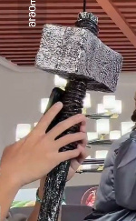 看了恺哥的手机壳突然觉得其实白鹿的🩴也挺好🙂 ​​​