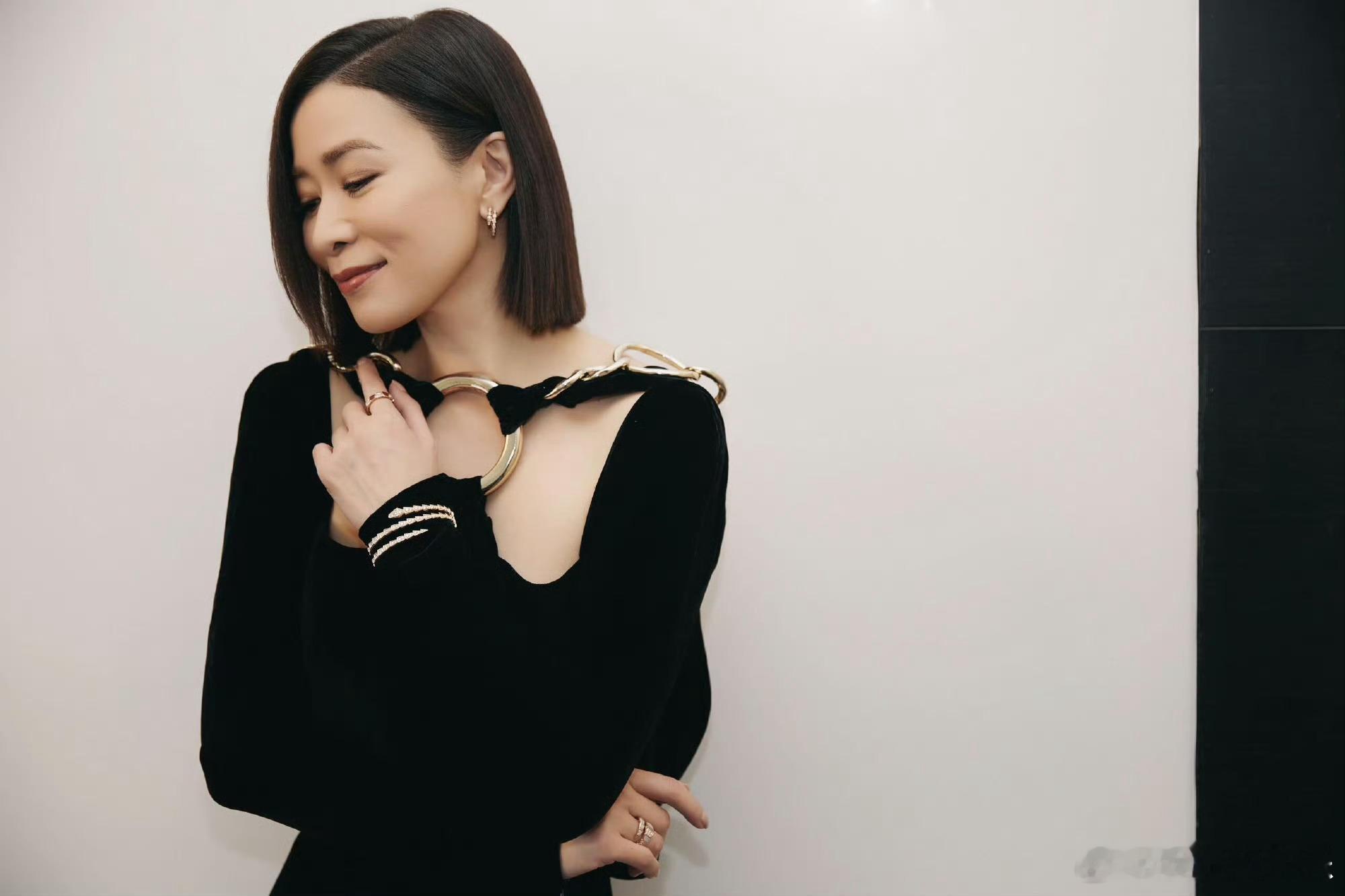 佘诗曼也去便利店调酒 双厨狂喜时刻！佘诗曼解锁便利店调酒新技能，用简单的食材调出