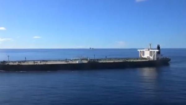 美国在停火期公然海上拦截伊朗油轮，这就是赤裸裸的海上霸权霸凌，完全站不住脚。当地