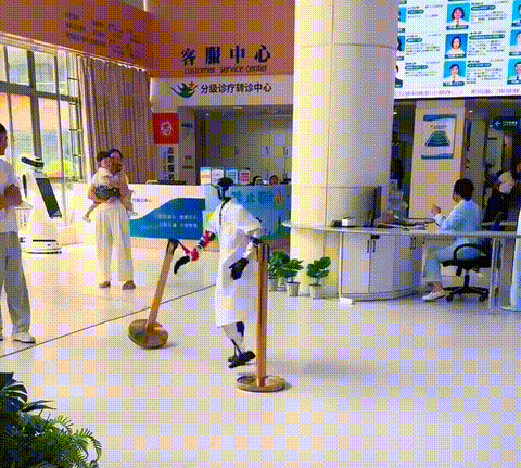 这把护士和保安都吓呆了！机器人要发疯吗？
实际上，无论是机器人，还是汽车雷达，智