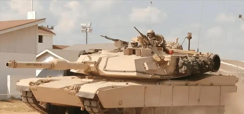 美制战车深夜抵台，郑丽文撂重话：别把台湾绑上战车


深夜的台北港，履带声刺破寂