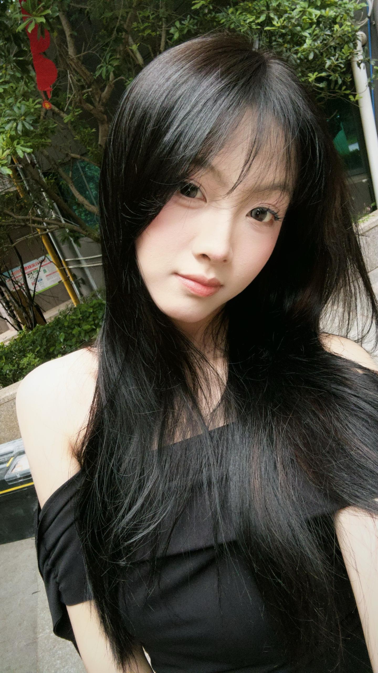 我没有惊艳绝伦的脸 但请你记住我看向你的眼.