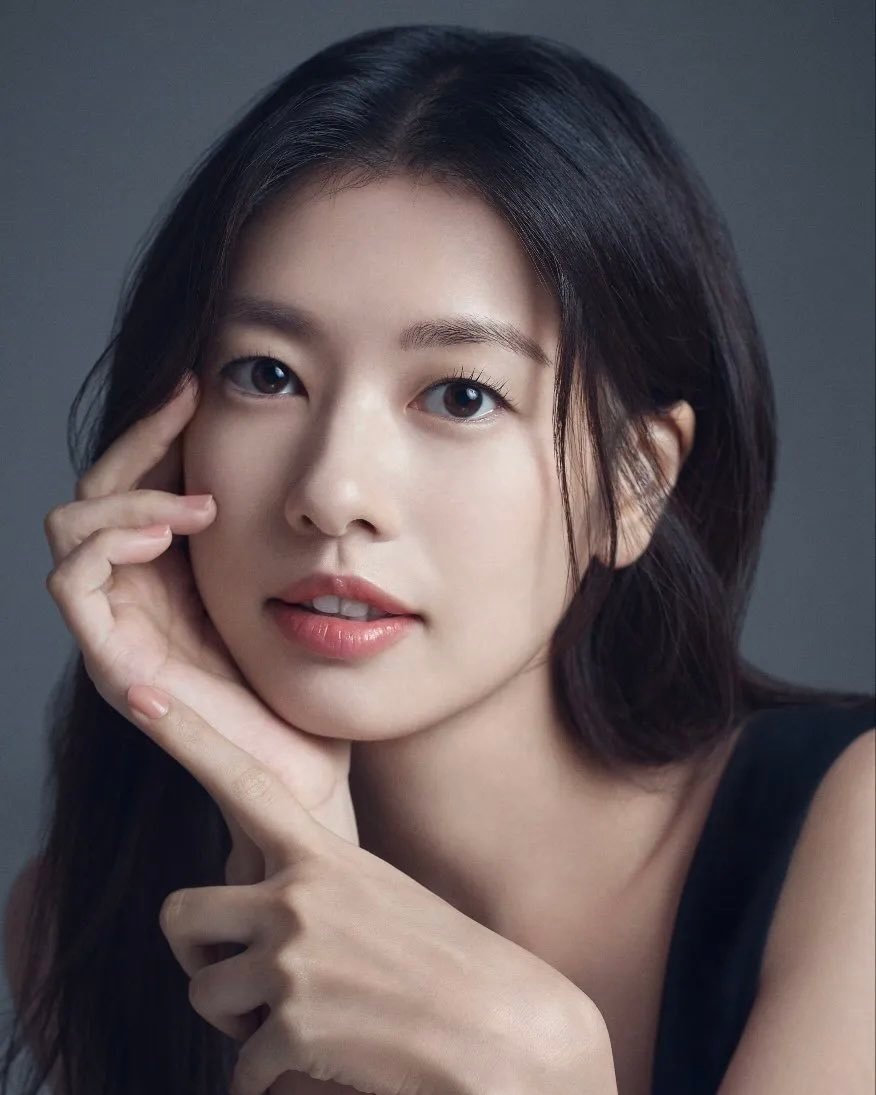 演员郑素敏和金曜汉将通过奇幻史剧题材的浪漫作品相遇。《太阳月亮若干天》讲述了遭遇