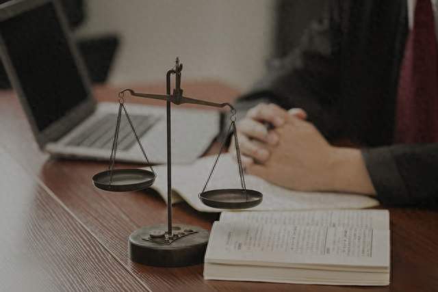 家人侵占公司货款被抓该怎么办？中山职务侵占辩护律师该找哪个