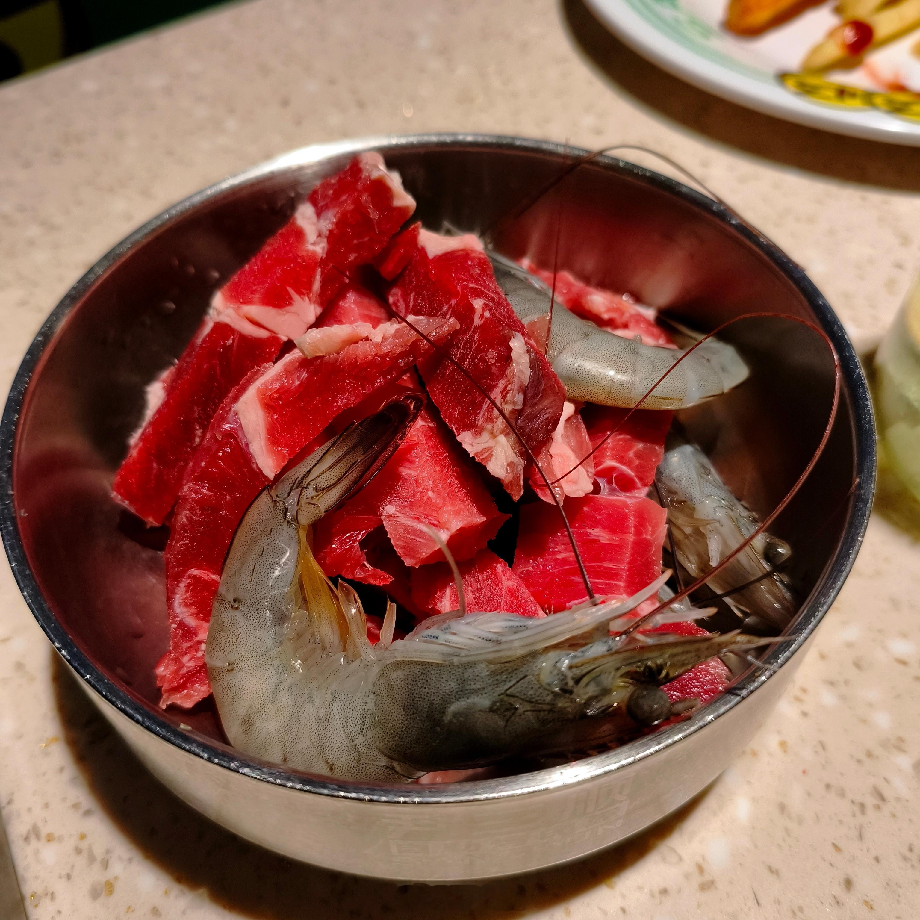 晚上出来和基友吃烤肉了[憧憬][憧憬][憧憬]  ​​​