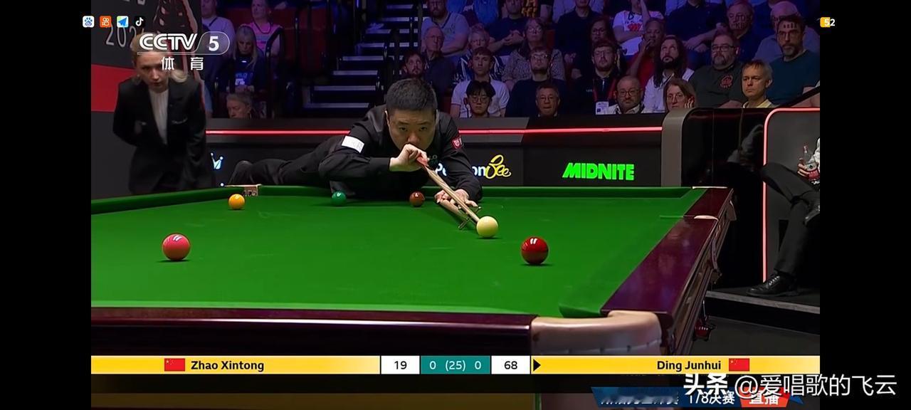 两人从防守到进攻，打得难解难分，两人第一阶段打成4:4平手。

两人也有几颗球失