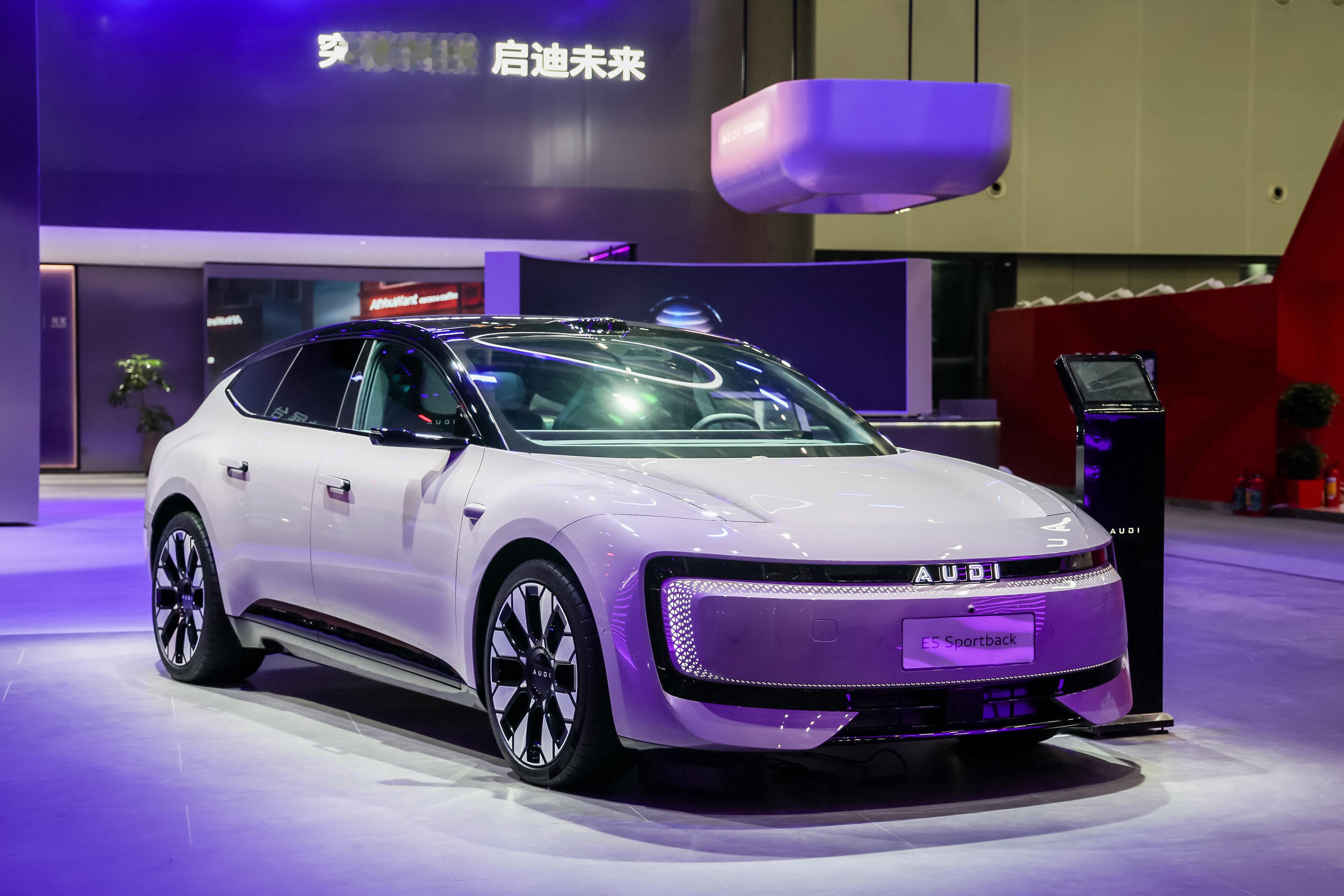 奥迪E5 Sportback钦定性能quattro型上市，售价27.99万元，限