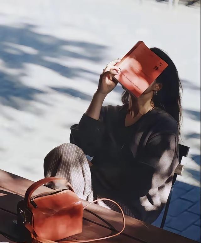 一段非常通透的话：“兄弟姐妹最后会变得像仇人一样互不来往，问题就出在兄弟姐妹之间