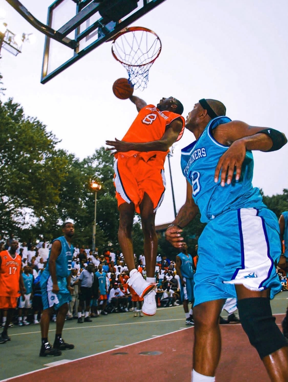 2002年的夏天科比在纽约洛克公园July 18, 2002. 科比