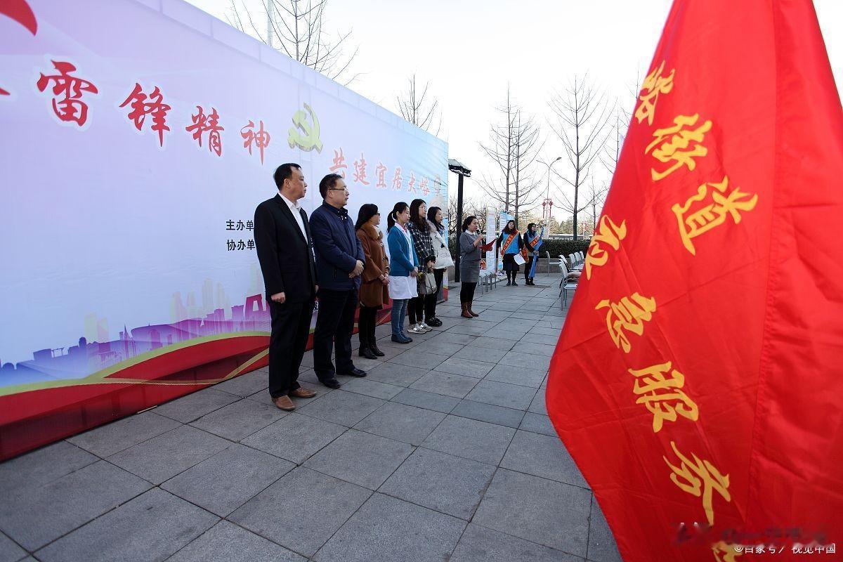 以前日子清贫，为何仍被很多人怀念
 
如今生活物质富足，但不少人依旧怀念物资匮乏