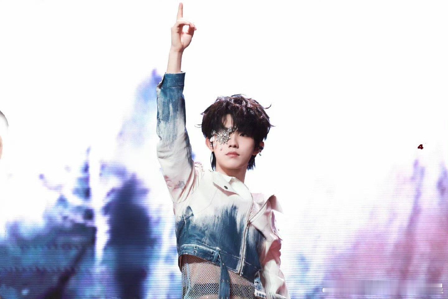 苏新皓千疮百孔苏新皓千疮百孔 