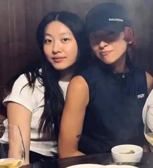陈奕迅女儿其实还挺低调的，而且她出道是作为歌手出道，外形没那么重要，如果真的继承