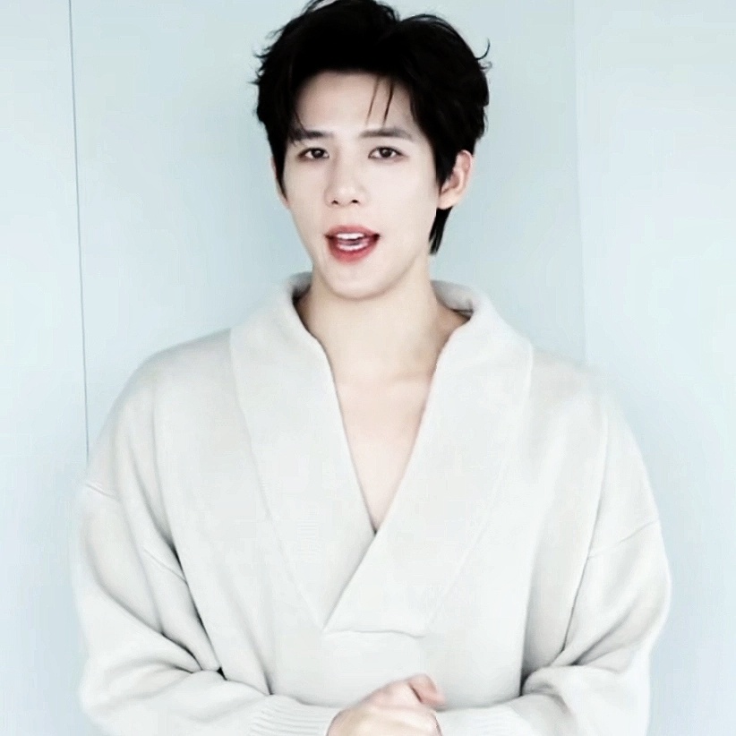 为王安宇守护星愿🎂星愿生日企划 人群里藏住心跳，看你发光，像偷了整片银河的糖