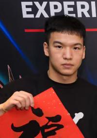 新加坡大满贯向鹏3:1阿齐兹 晋级男单32强—向鹏顶住，继续加油！
2月23日新