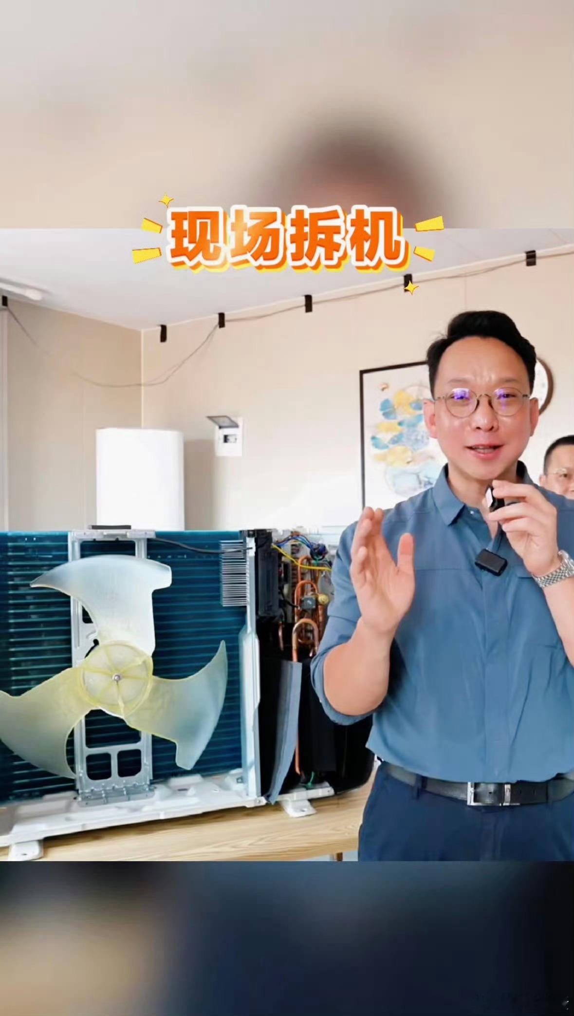 牛马打工人的自我修养生活不易，有朱总“卖艺”。看他在沙地上练龙门架夹胸，汗珠子砸