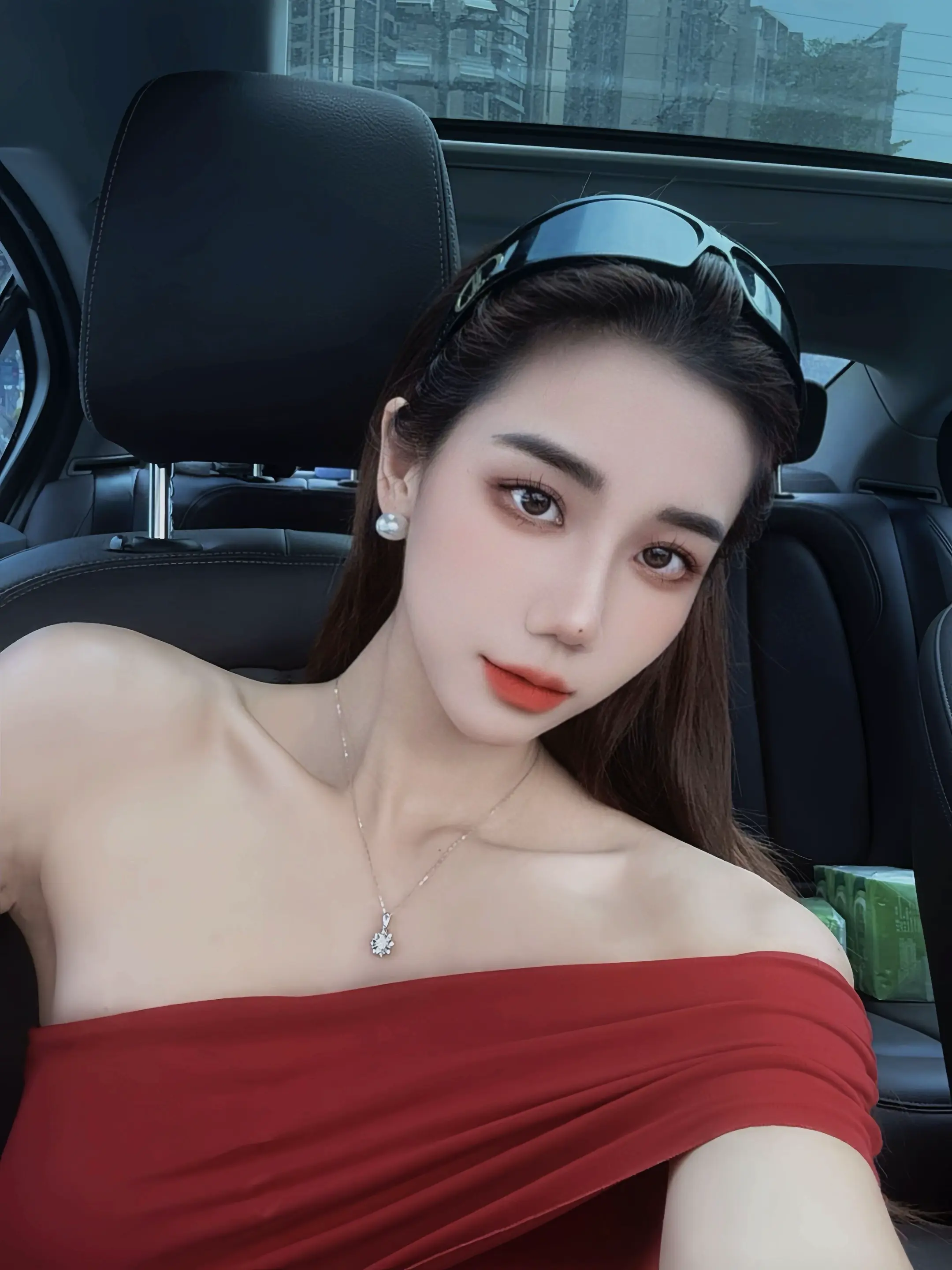 你说我身上很香 废话 老娘我喷的是嘉柏丽尔。