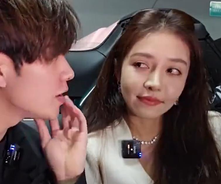 童锦程承认恋情 MCN机构大海星辰创始人老板，网红童锦程晒出与女友的聊天记录，承