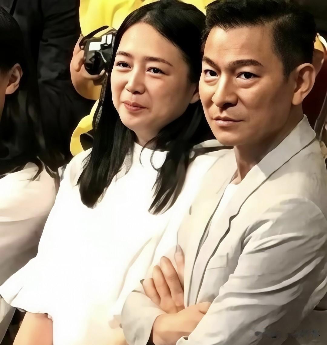 60岁朱丽倩，状态绝了！

家人们谁懂啊！刘德华妻子朱丽倩逛超市被偶遇，状态好到