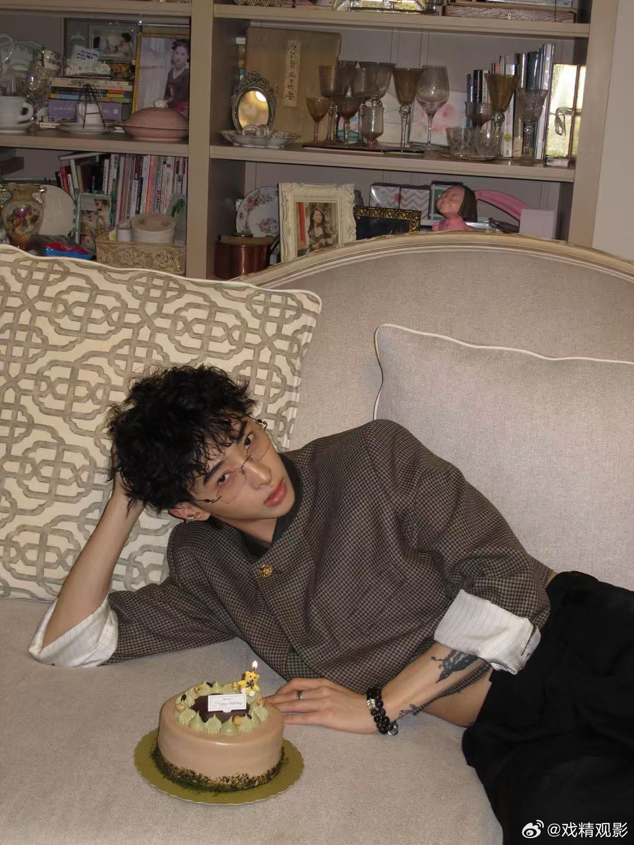 恩利生日晒庾澄庆米粒合照 在世界的每个角落发现她的美，在她的美中找到自己，这种浪