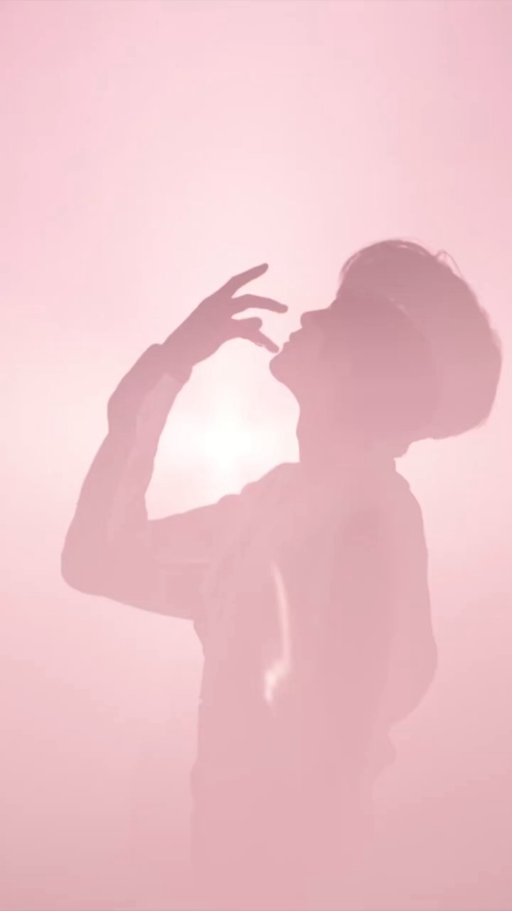 檀健次新物料粉色剪影好美，檀健次好优雅，完全艺术家这个物料审美太好看了檀健次檀健