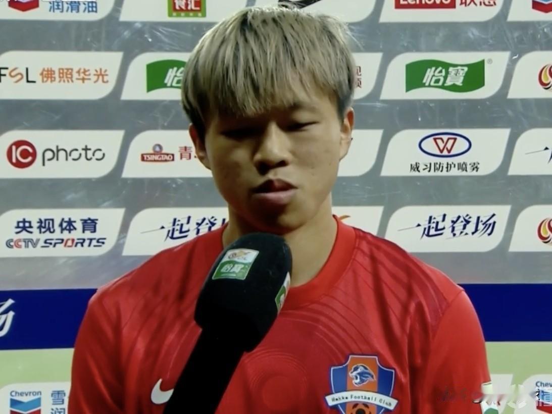 上海海港截胡茹子楠…上海海港在赛季末完成了一笔关键引援，以零转会费签下梅州客家右