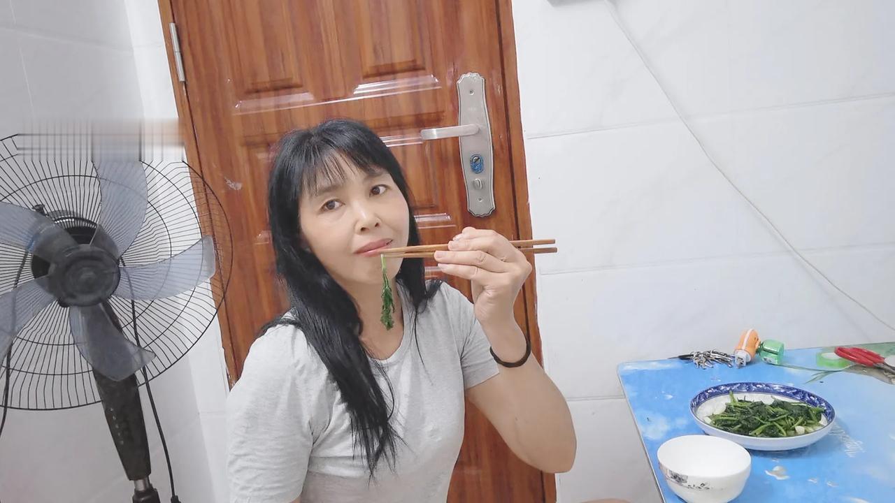我是一个40多岁的离婚女人，一个人独自来广东打工，打工六年还是一身空，但我不后悔