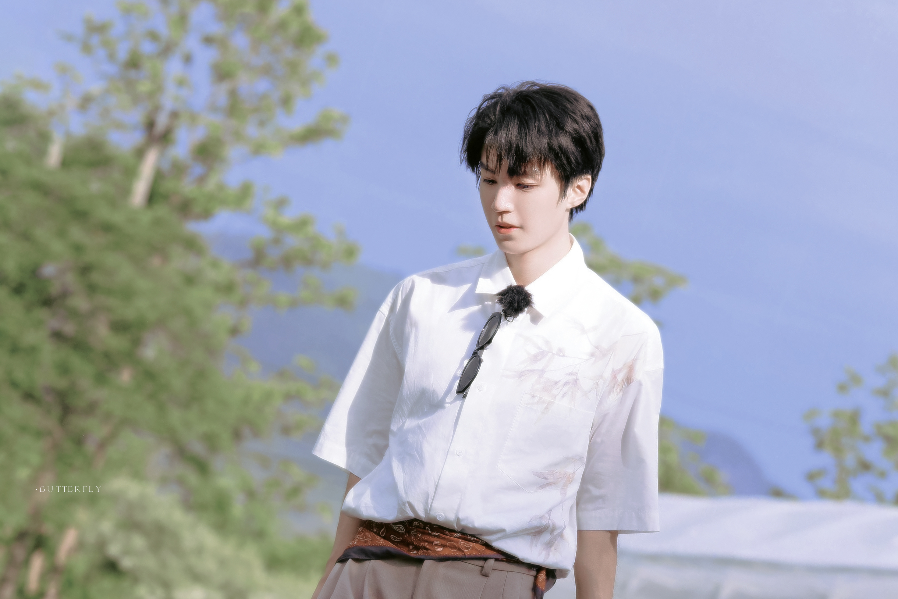 乍一看 好像校服~王俊凯中餐厅10
