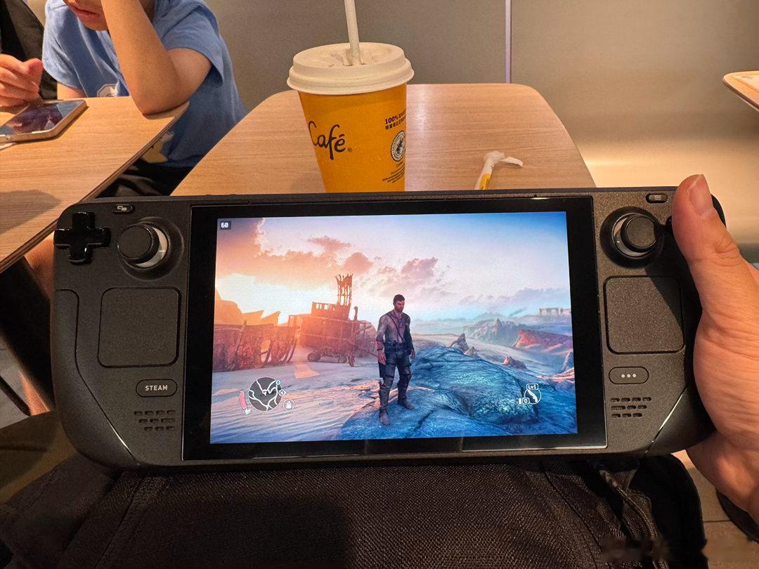 deck最合適玩這種，2022年以前的老遊戲，畫質好，流暢60fps，耗電續航都