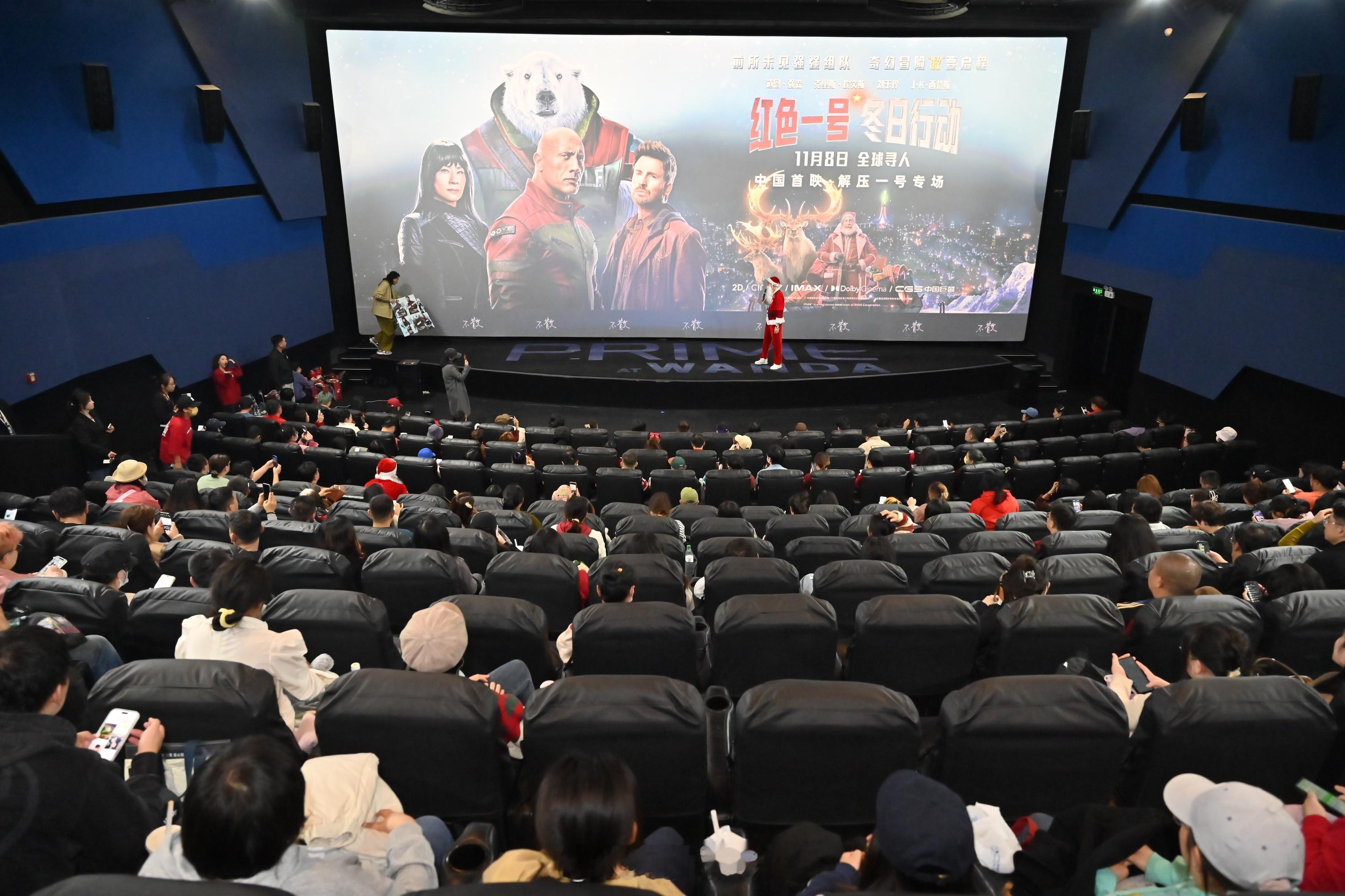 #红色一号冬日行动中国首映# “美队”克里斯·埃文斯新片 太欢乐了！不仅和巨石强