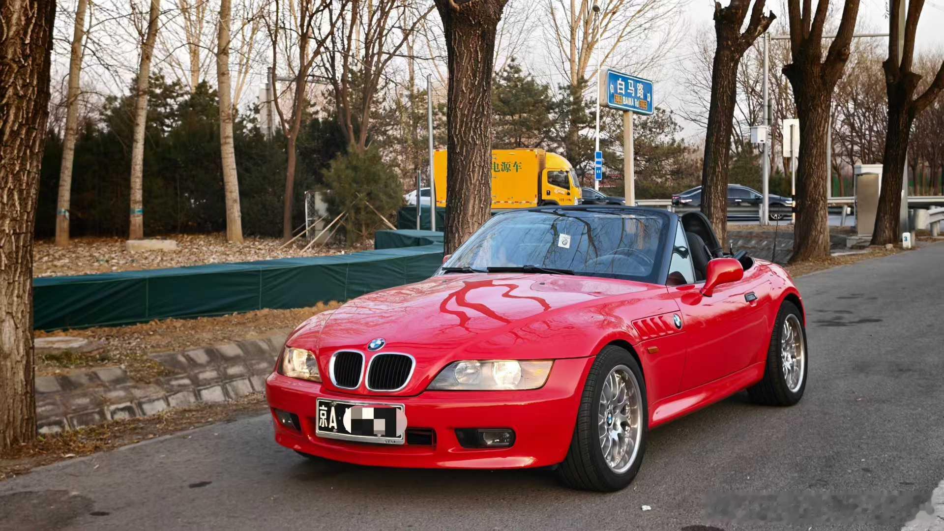 好久好久没发经典老车节目了，今天给大家带来一集精心制作的BMW Z3，这也是《白