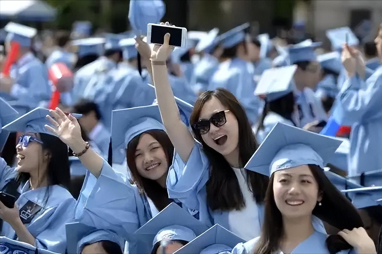 为什么一夜之间，留学生不吃香了？说白了，因为留学生那点忽悠国内公司的套路，早已被