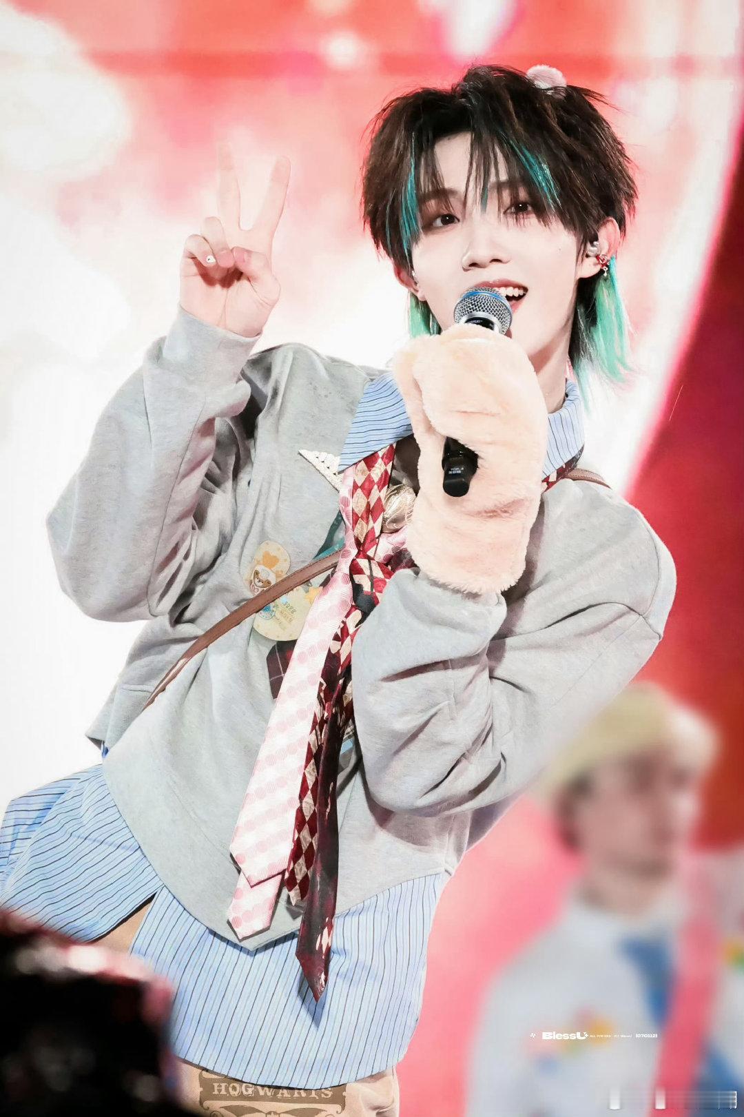 苏新皓 滚筒洗衣机精准到离谱的形容狠狠戳中笑点！苏新皓舞台上360度转腰丝滑无卡