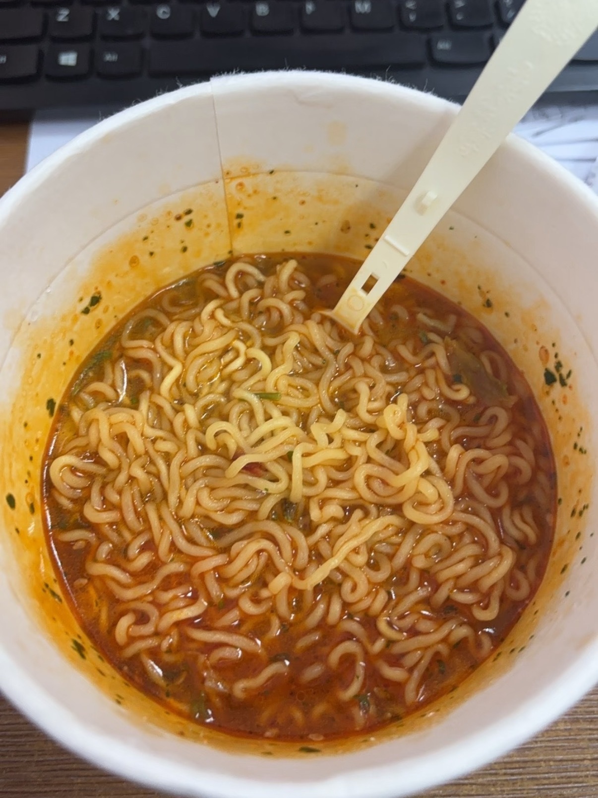 泡面和煮面真的差很多给大家推荐一个泡面的邪修吃法，泡面加开水放微波炉里面打个五分