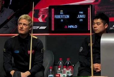 2026斯诺克世锦赛首轮压轴战，中国小将庞俊旭未能逃脱资格赛选手“一轮游”厄运。