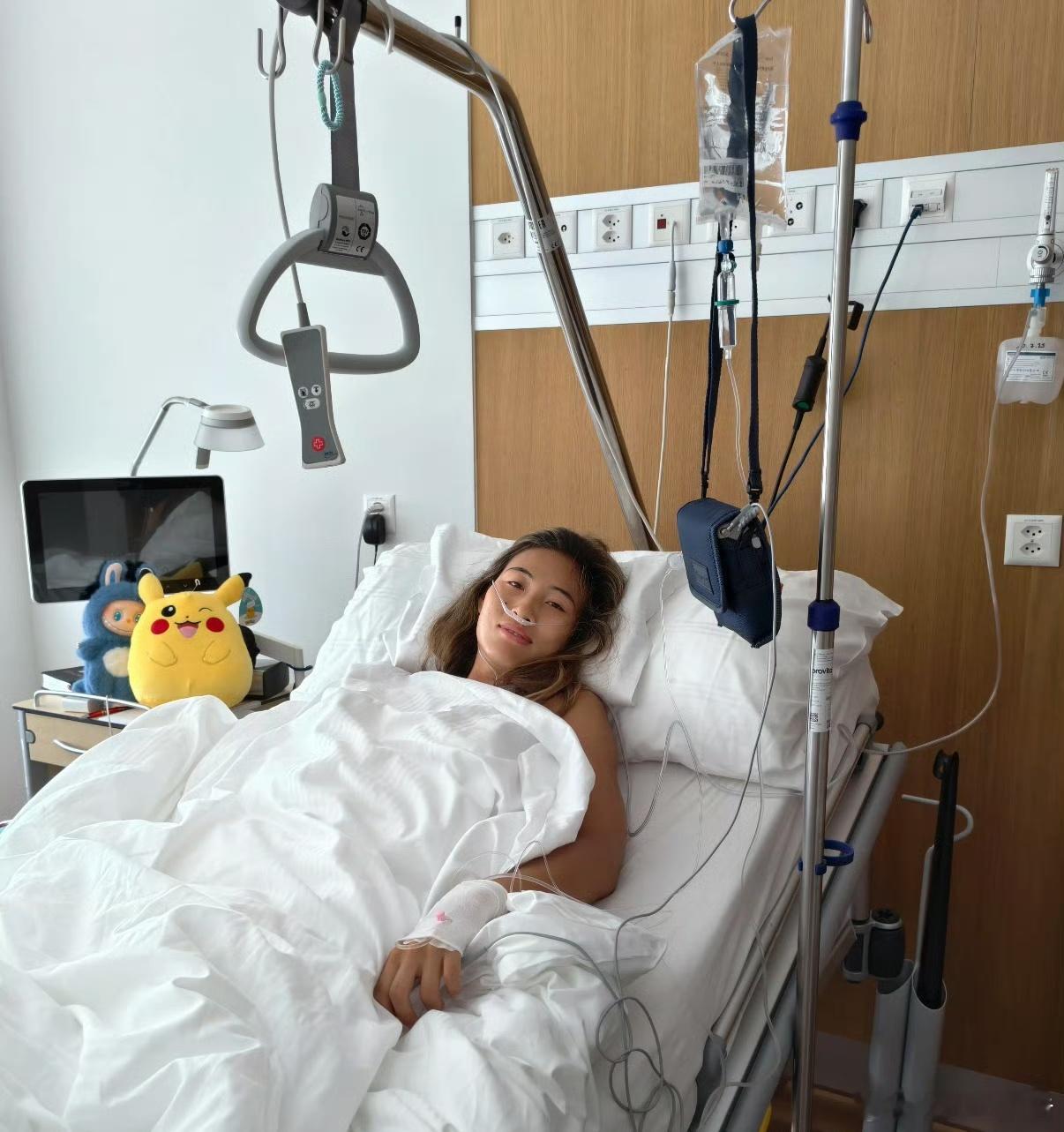 郑钦文完成右肘手术郑钦文刚完成右肘手术，这段时间里，她在各大赛事中的表现或许没能
