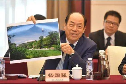 目前碧桂园市值仅剩下82.17亿元，理论上来讲，现在只需要拿出来82亿元，就能够