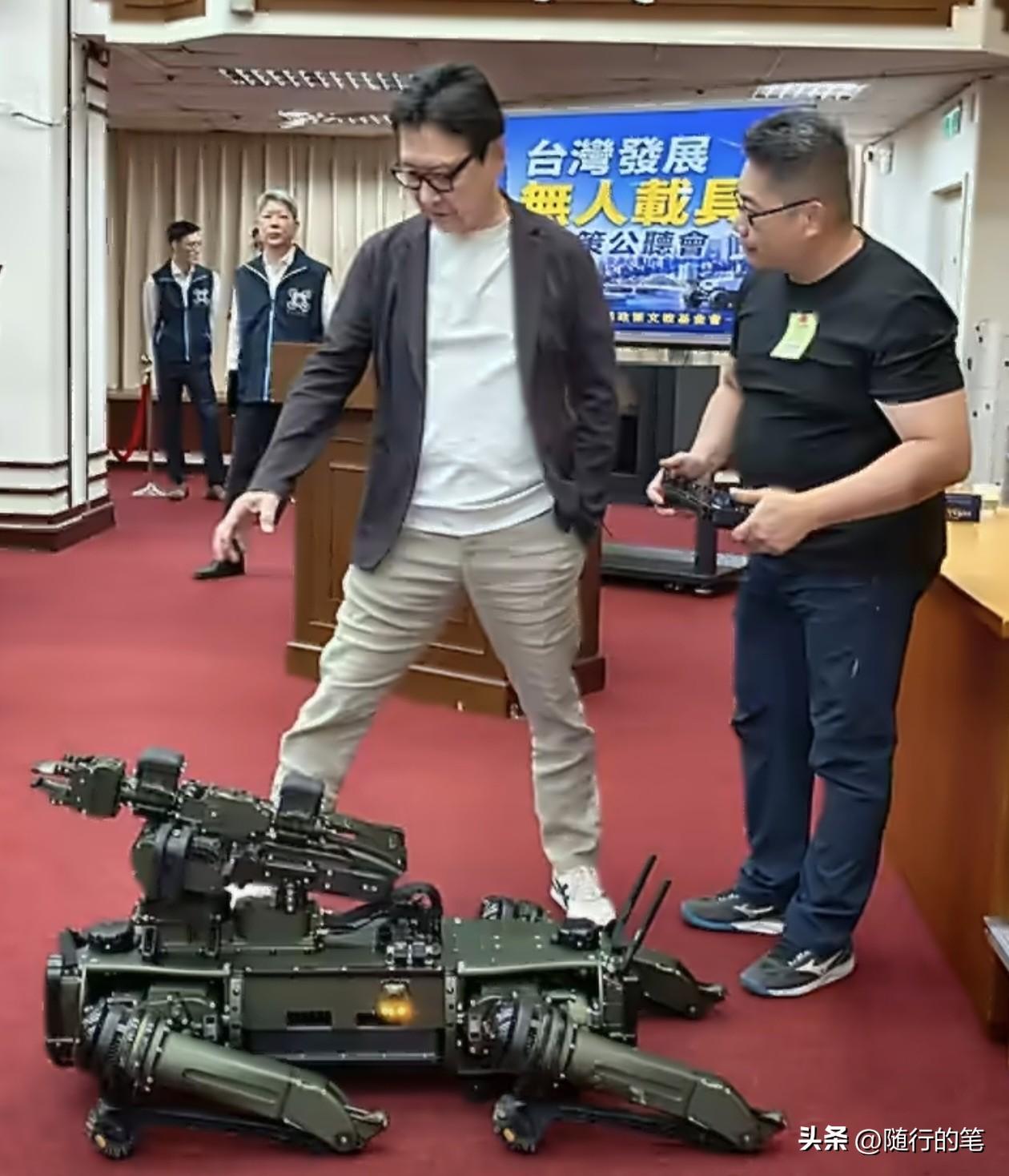 赵少康居然带头组织召开“台湾无人载具发展政策”公听会。

这其实也间接说明赵少康
