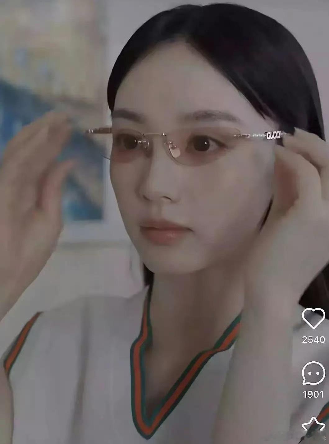 田曦薇怎么有种显高级又很土的感觉 