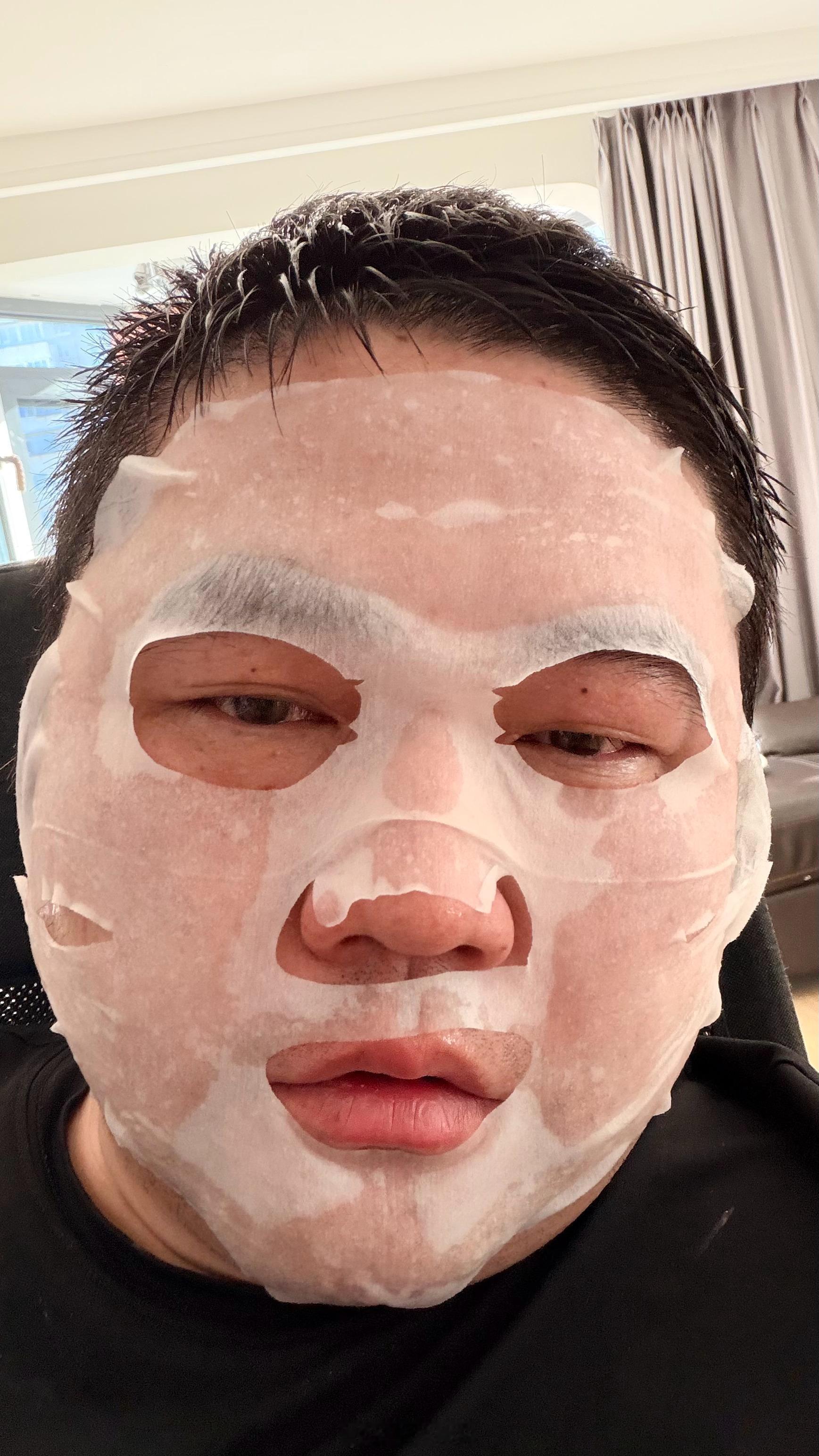 早，偷偷用了老婆一个面膜，感觉有点小！