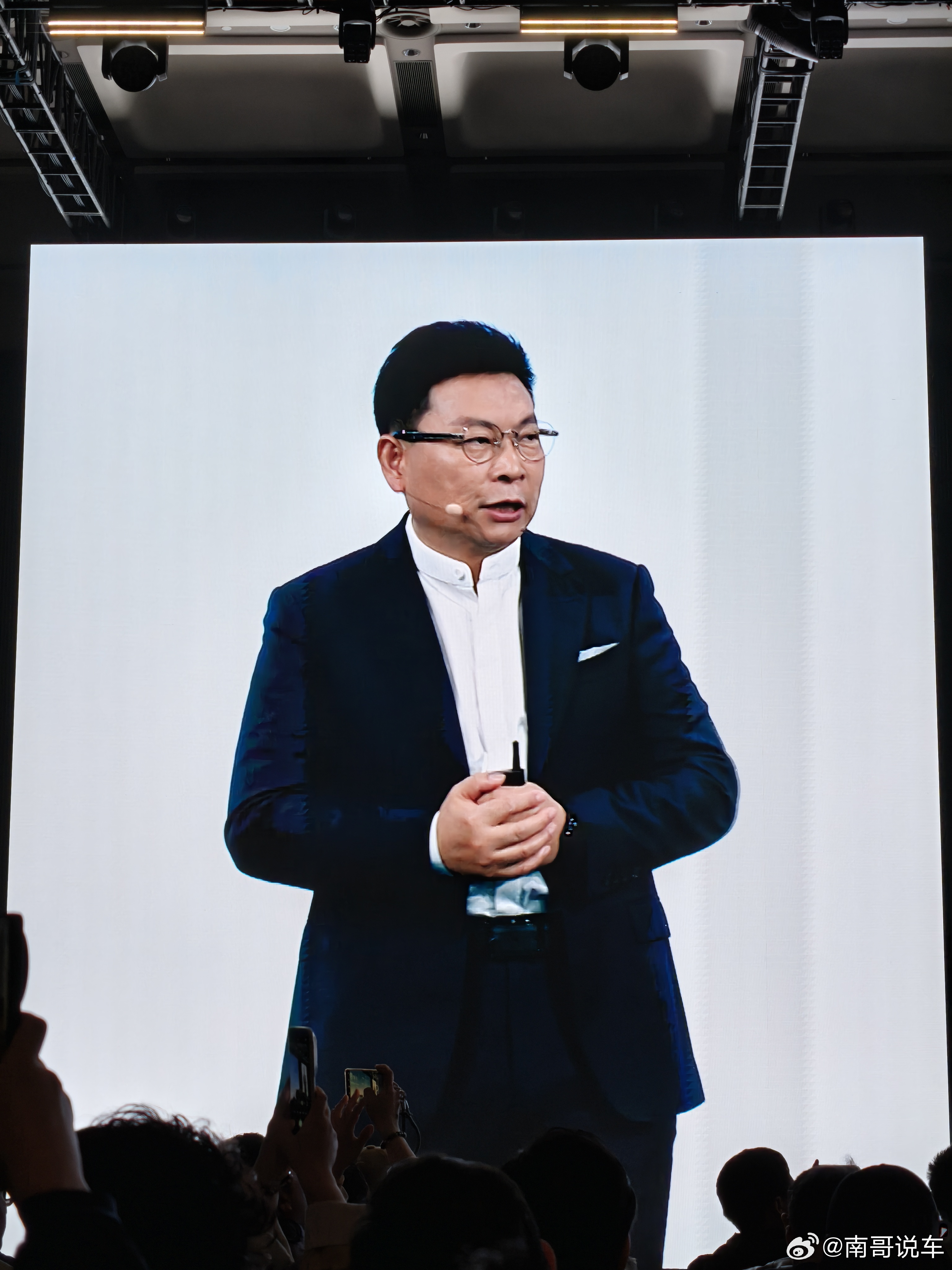 那个男人，他来了！鸿蒙智行技术焕新发布会华为发布会
