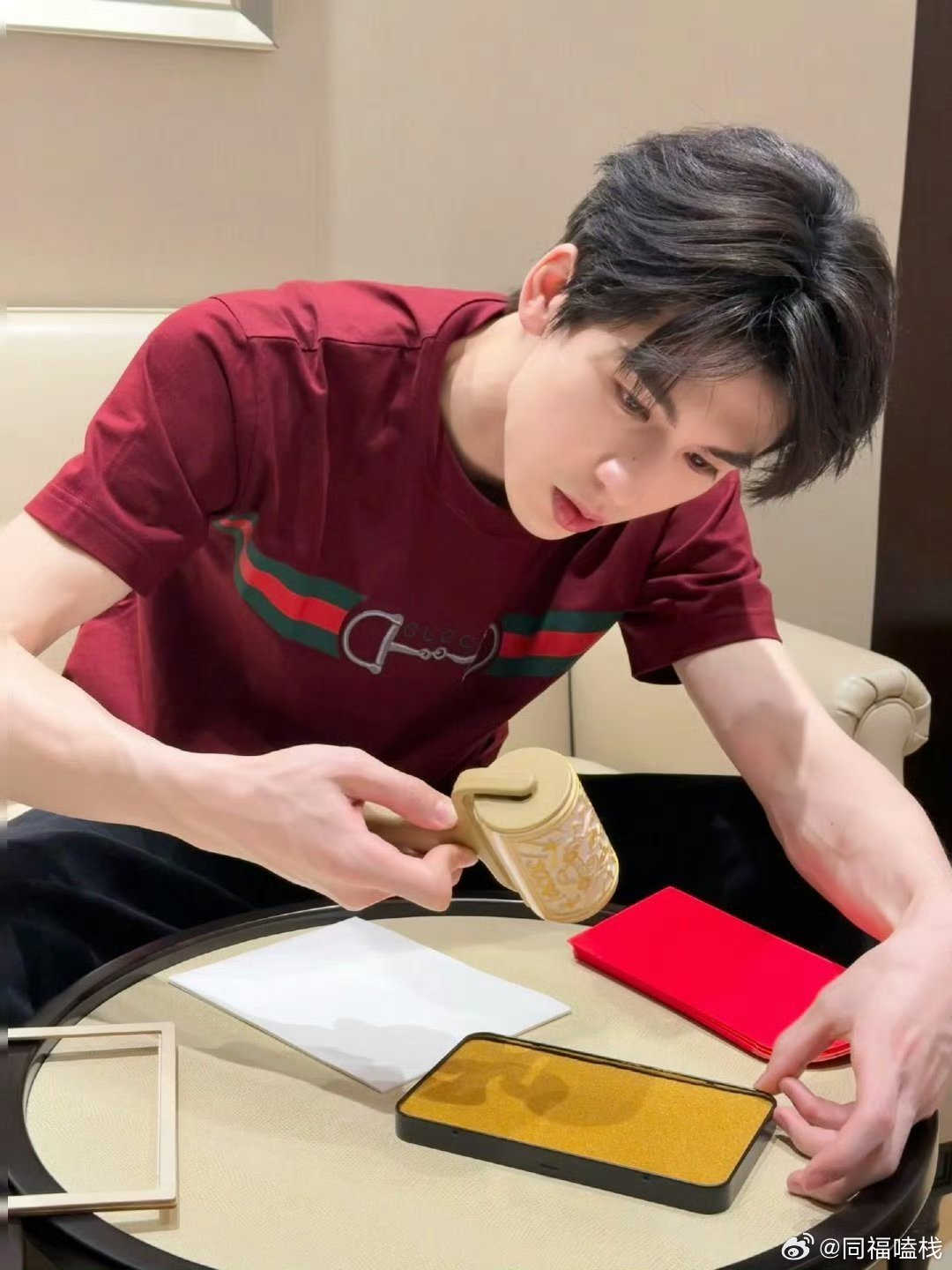 张凌赫曾经在我的雅思机构当助教张凌赫怎么又高又帅智商还高！真的是满分男张凌赫素人