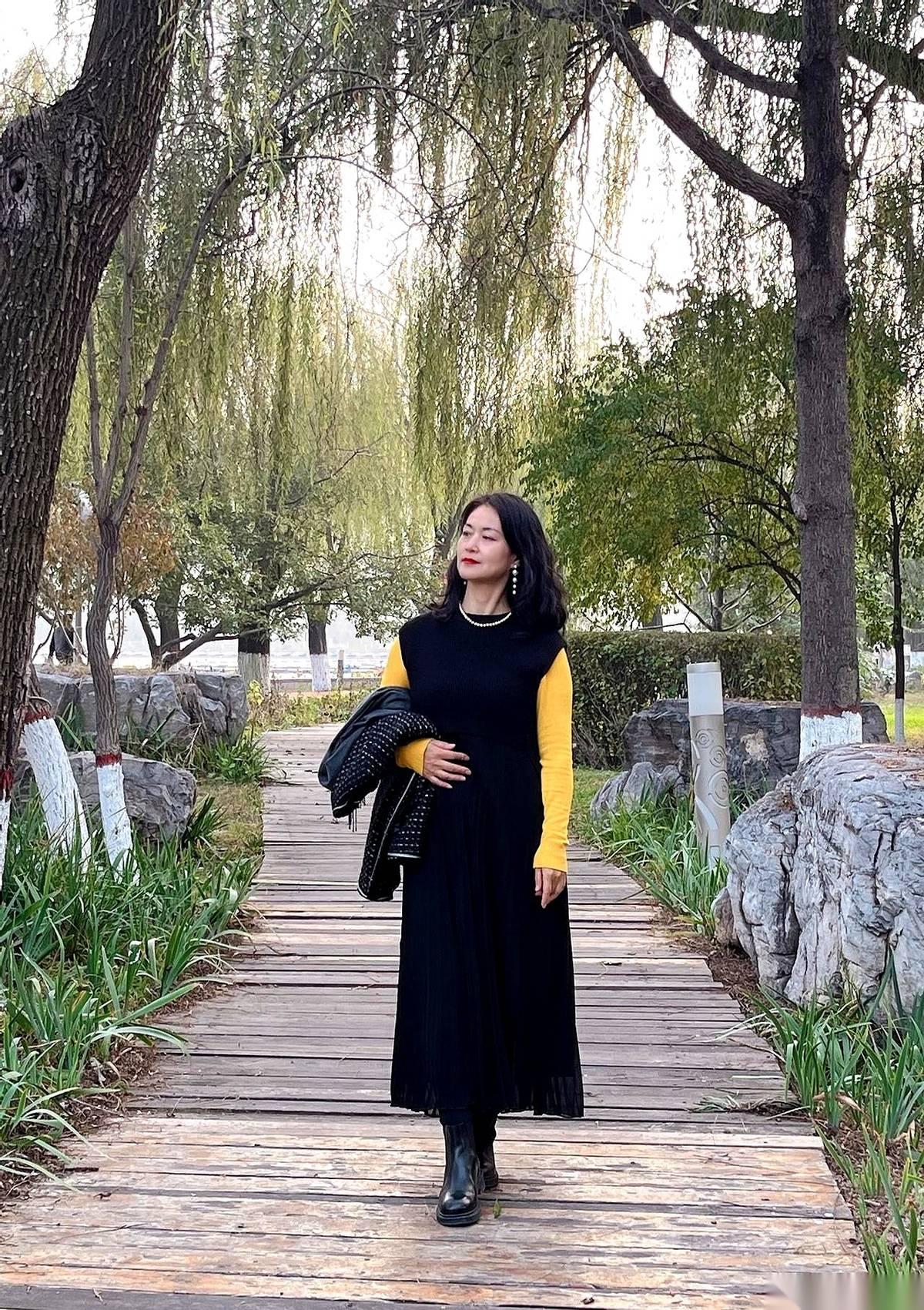 我爸，69走的。我公公，66。
俩老爷子，一辈子累死累活，好日子刚来，人没了。连