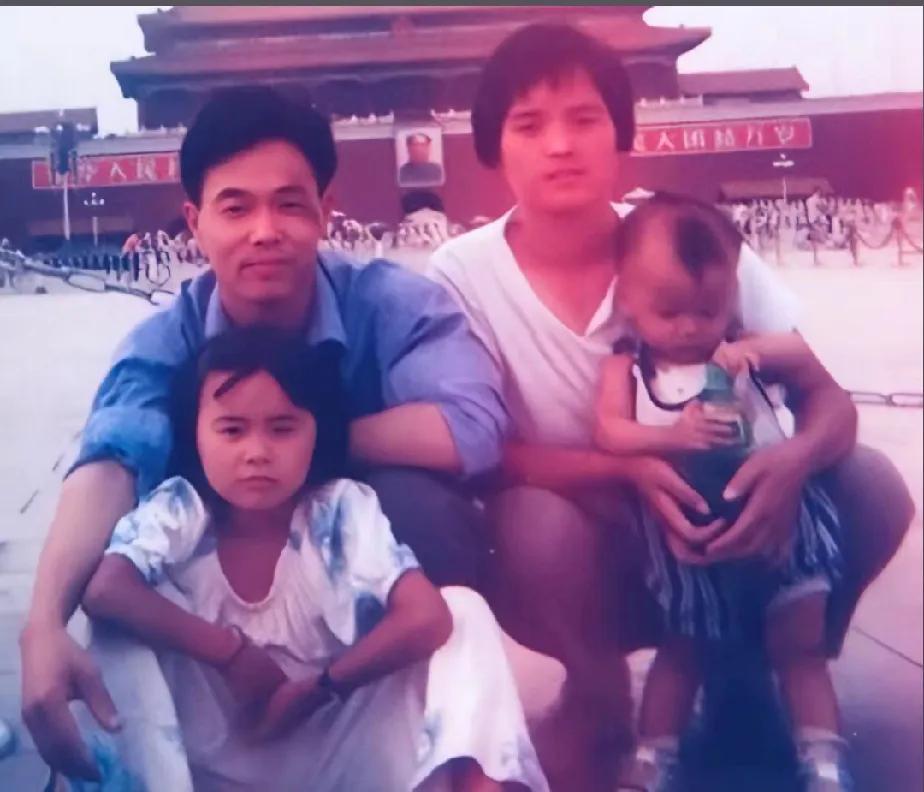 有网友问，姚一飞到底有兄弟姐妹没有？从姚一飞妈妈多年前发出的抖音视频可知，姚一飞