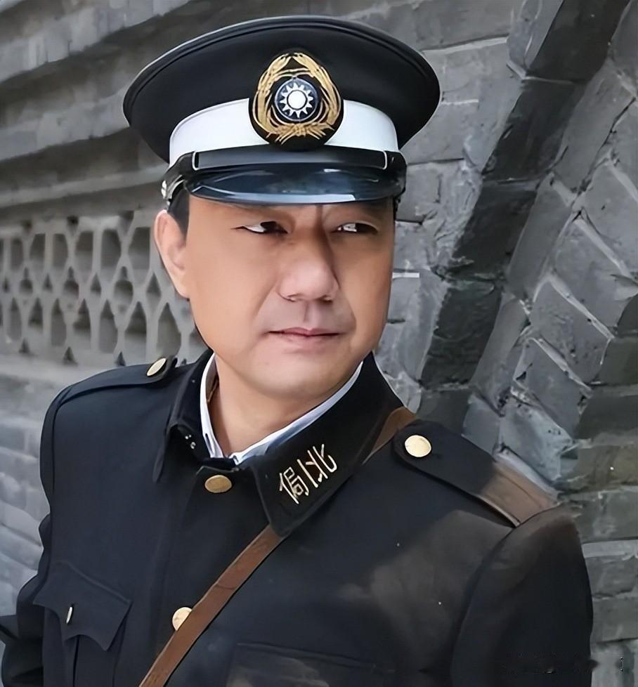 十年前发誓不婚，十年后妻子女儿，那个硬汉怎么了
我最近刷到董勇拿白玉兰奖的视频，