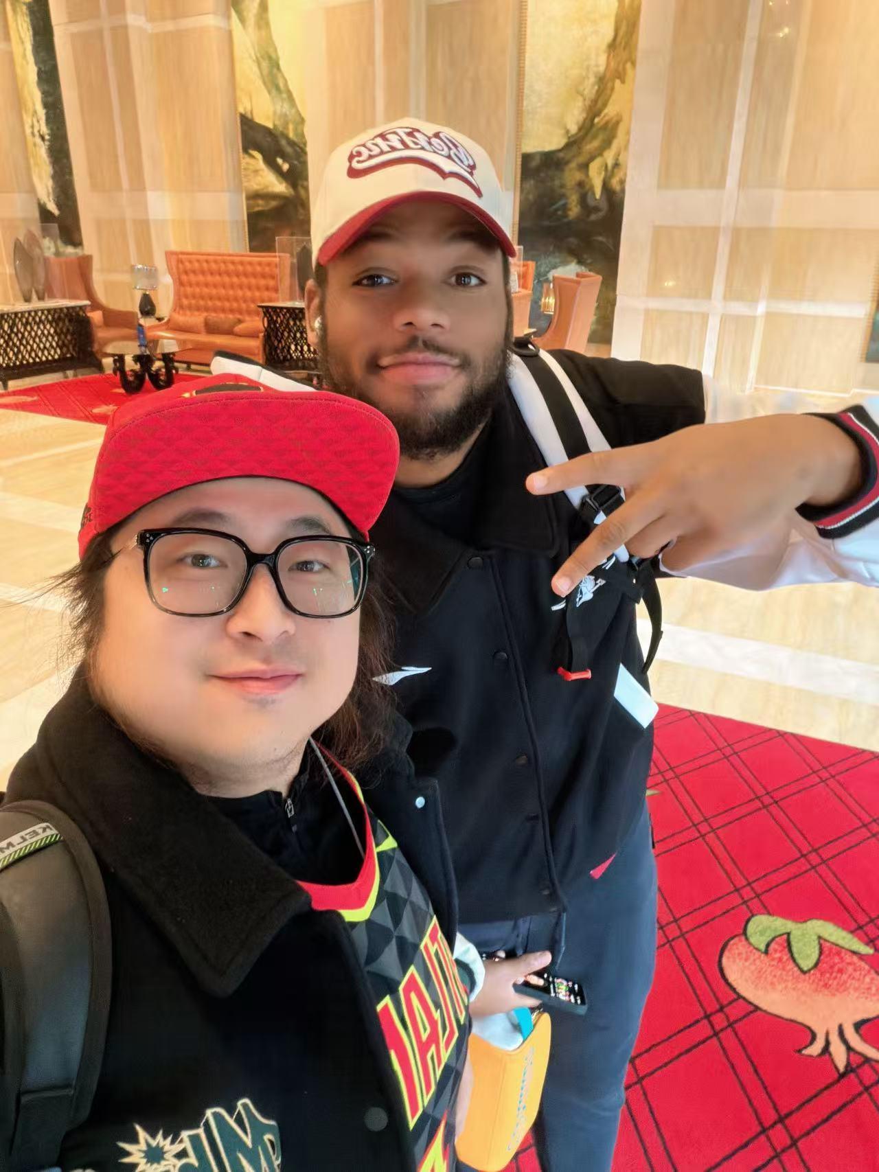 还得是老徐，成功面基老鹰前球员，现北京队外援斯佩尔曼！欢迎来到中国！chinah